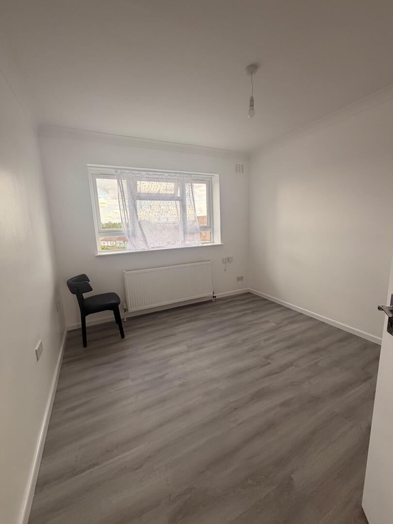 3 bed property in High Street, Waltham Cross